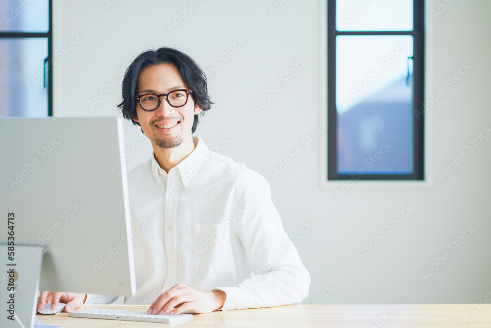 コラボレーションする社員